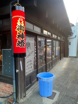 祇園祭
７月２０日２１日は八女黒木町の祇園祭です😊
夜20時ごろより始まります✨
黒木町の伝統建築物保存地区を中心に御神輿が練り歩きます✨

八女の方でも知られてない感じ😅
夜に行われる祭りで昼間は、今日祭りなの⁉️って感じですが、梅屋は昼間から